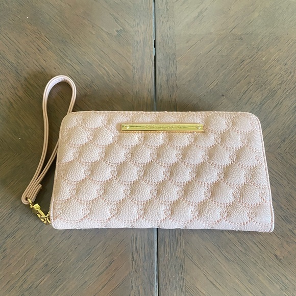 Betsey Johnson Quilted Heart zip around clutch Wallet Wristlet pale Pink - Picture 8 of 10